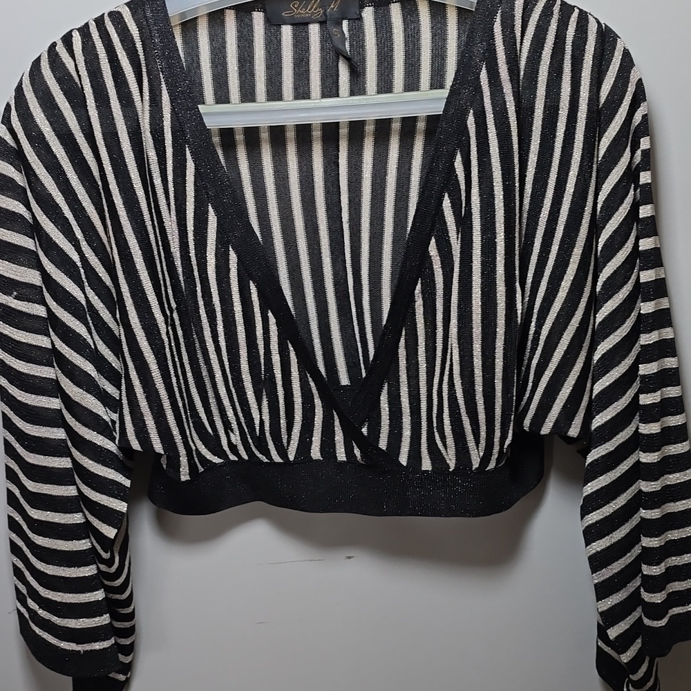 Shelley M Metallic Stripe Crop Wrap Top Size S - Picture 2 of 16